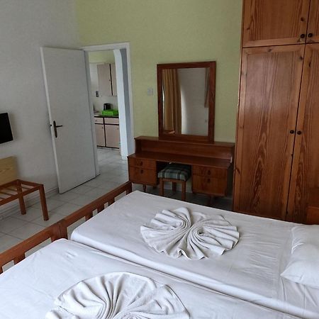 Island Budget Apartments Paphos Exterior foto