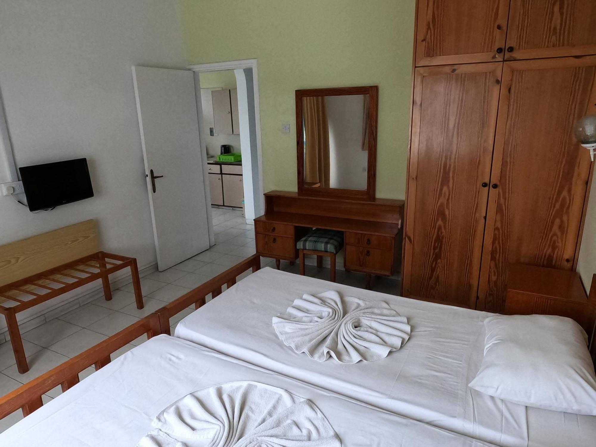Island Budget Apartments Paphos Exterior foto